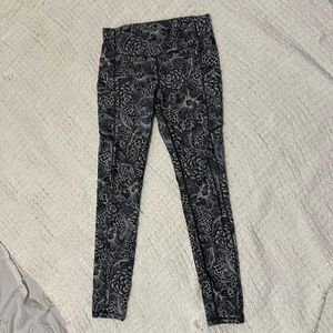 Women’s lululemon leggings. Size 8.